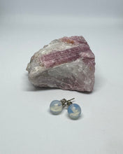 Load image into Gallery viewer, Stud Kristalla eyrnalokkar