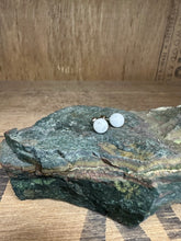 Load image into Gallery viewer, Stud Kristalla eyrnalokkar