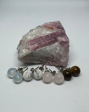 Load image into Gallery viewer, Stud Kristalla eyrnalokkar