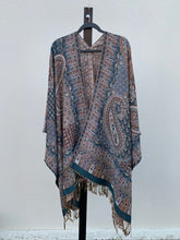 Load image into Gallery viewer, Poncho
