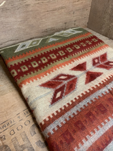 Load image into Gallery viewer, Teppi/Sjal