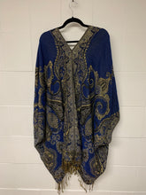 Load image into Gallery viewer, Poncho Coarse w/ Golden Thread