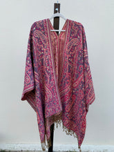 Load image into Gallery viewer, Poncho w/ Golden Threads