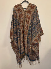 Load image into Gallery viewer, Poncho