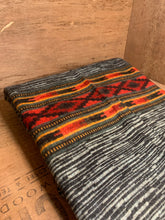 Load image into Gallery viewer, Teppi/Sjal