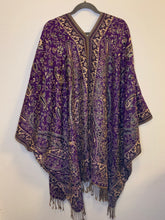 Load image into Gallery viewer, Poncho w/ Golden Threads