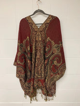 Load image into Gallery viewer, Poncho Coarse w/ Golden Thread
