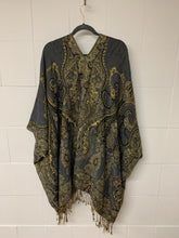 Load image into Gallery viewer, Poncho Coarse w/ Golden Thread