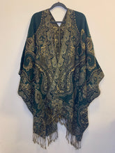 Load image into Gallery viewer, Poncho Coarse w/ Golden Thread