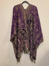 Load image into Gallery viewer, Poncho w/ Golden Threads