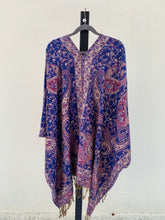 Load image into Gallery viewer, Poncho w/ Golden Threads