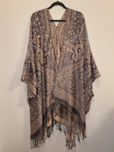 Load image into Gallery viewer, Poncho