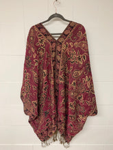 Load image into Gallery viewer, Poncho Coarse w/ Golden Thread