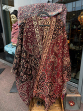 Load image into Gallery viewer, Poncho w/ Golden Threads
