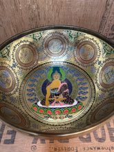 Load image into Gallery viewer, Söngskál Shakyamuni Buddha handmáluð
