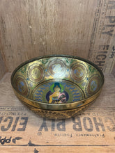 Load image into Gallery viewer, Söngskál Shakyamuni Buddha handmáluð
