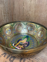 Load image into Gallery viewer, Söngskál Shakyamuni Buddha handmáluð
