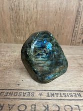 Load image into Gallery viewer, Labradorite Quartz
