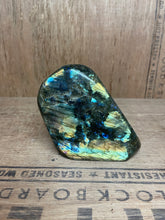 Load image into Gallery viewer, Labradorite Quartz
