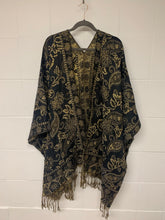 Load image into Gallery viewer, Poncho Coarse w/ Golden Thread
