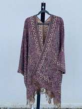 Load image into Gallery viewer, Poncho w/ Golden Threads
