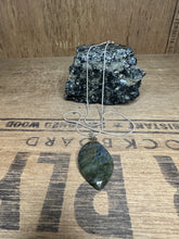 Load image into Gallery viewer, Labradorite
